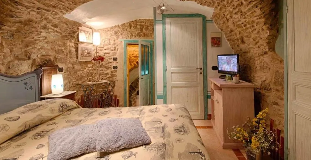 Muntaecara Hotel Diffuso Apricale Italy