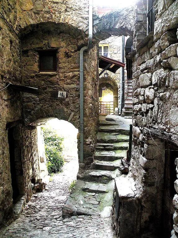Muntaecara Hotel Diffuso Apricale 3*,  Italy