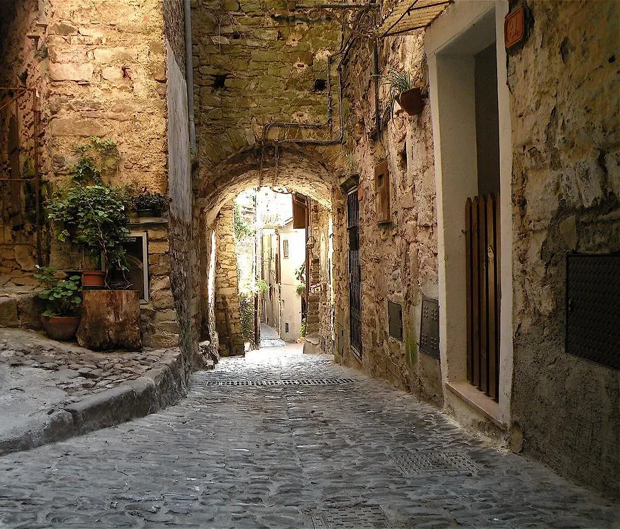 Muntaecara Hotel Diffuso Apricale 3*,  Italy