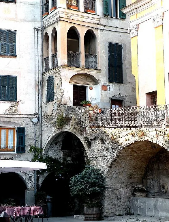 Muntaecara Hotel Diffuso Apricale Italië