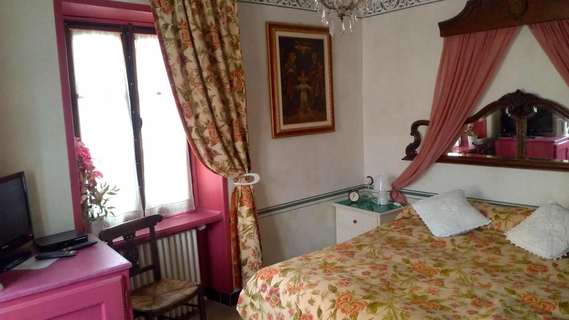 Muntaecara Hotel Diffuso Apricale 3*,  Italy